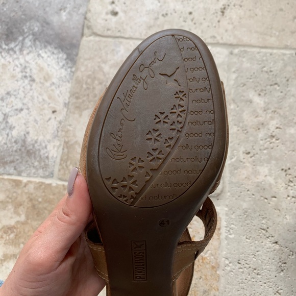 Pikolinos Leather Cut out Heeled Sandal - Picture 15 of 16